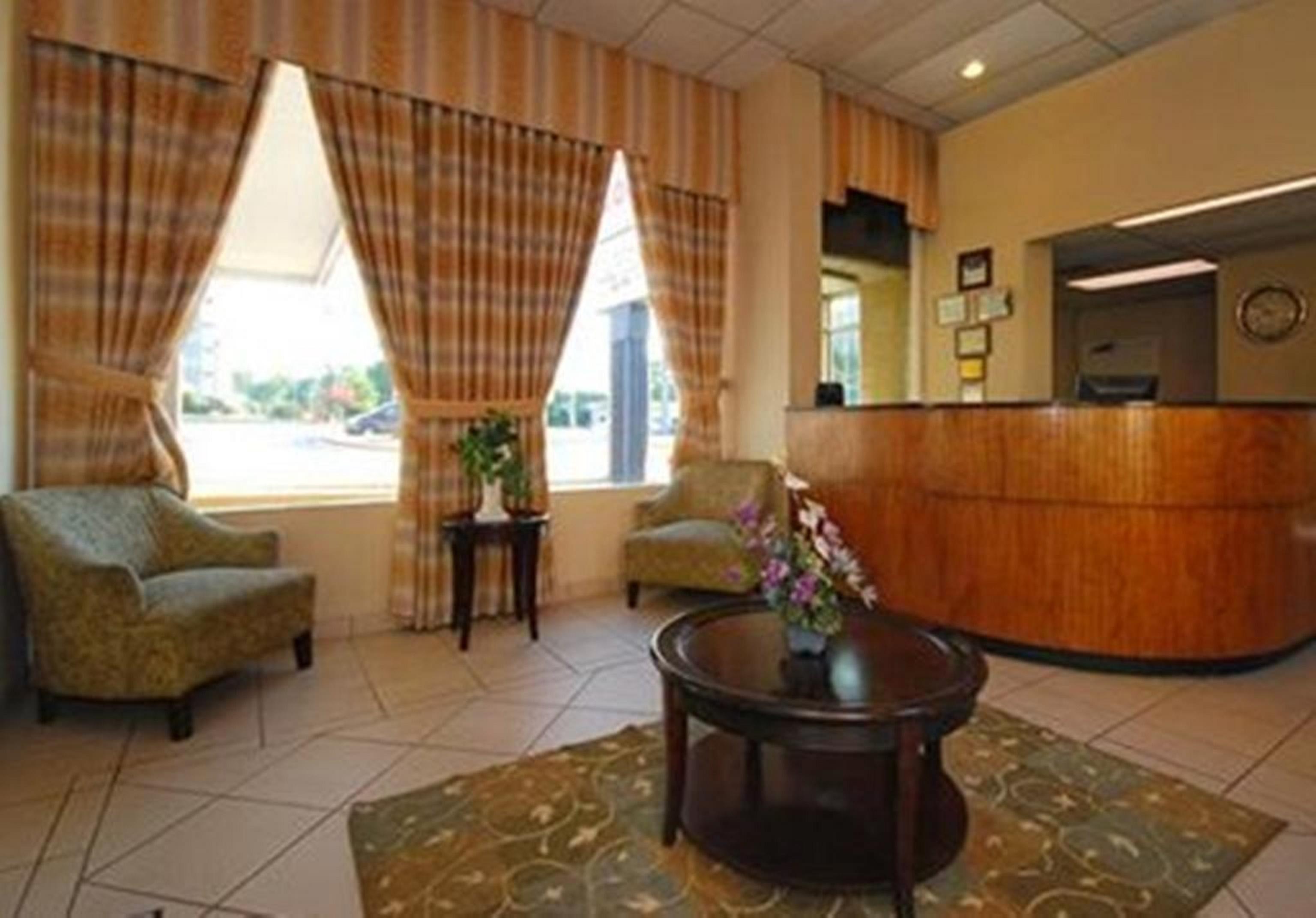 Econo Lodge *