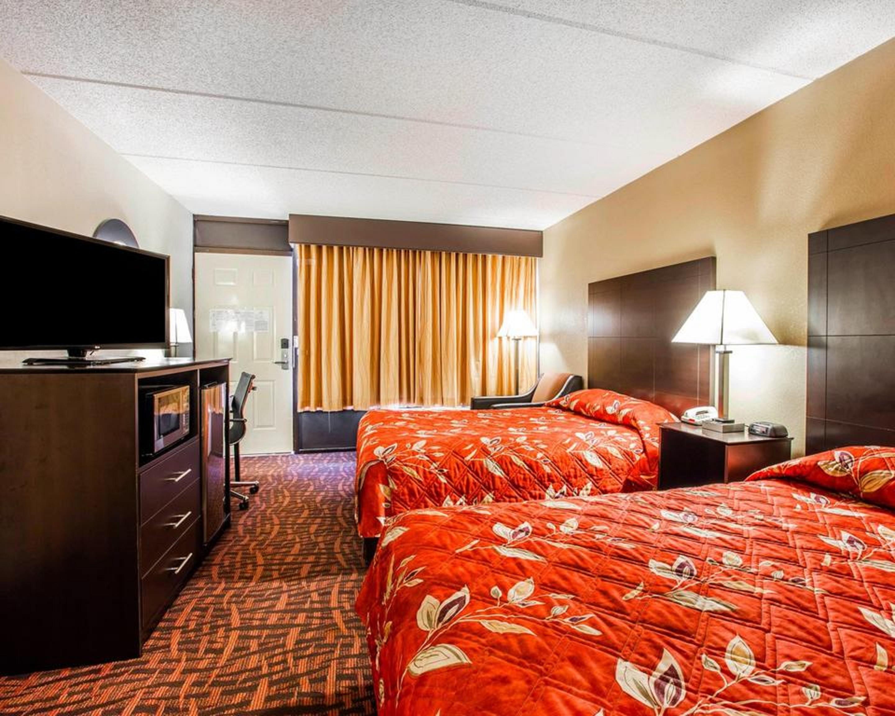 Econo Lodge *