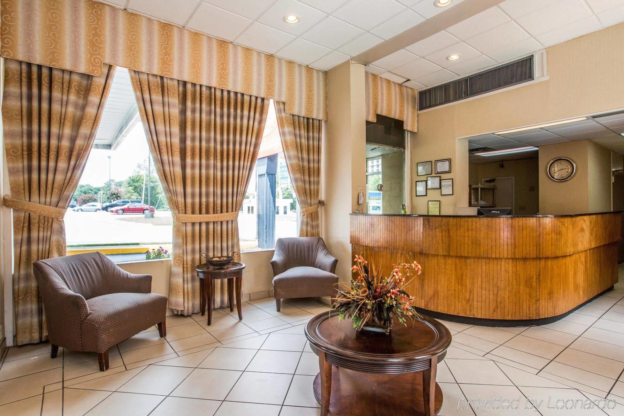 Econo Lodge *
