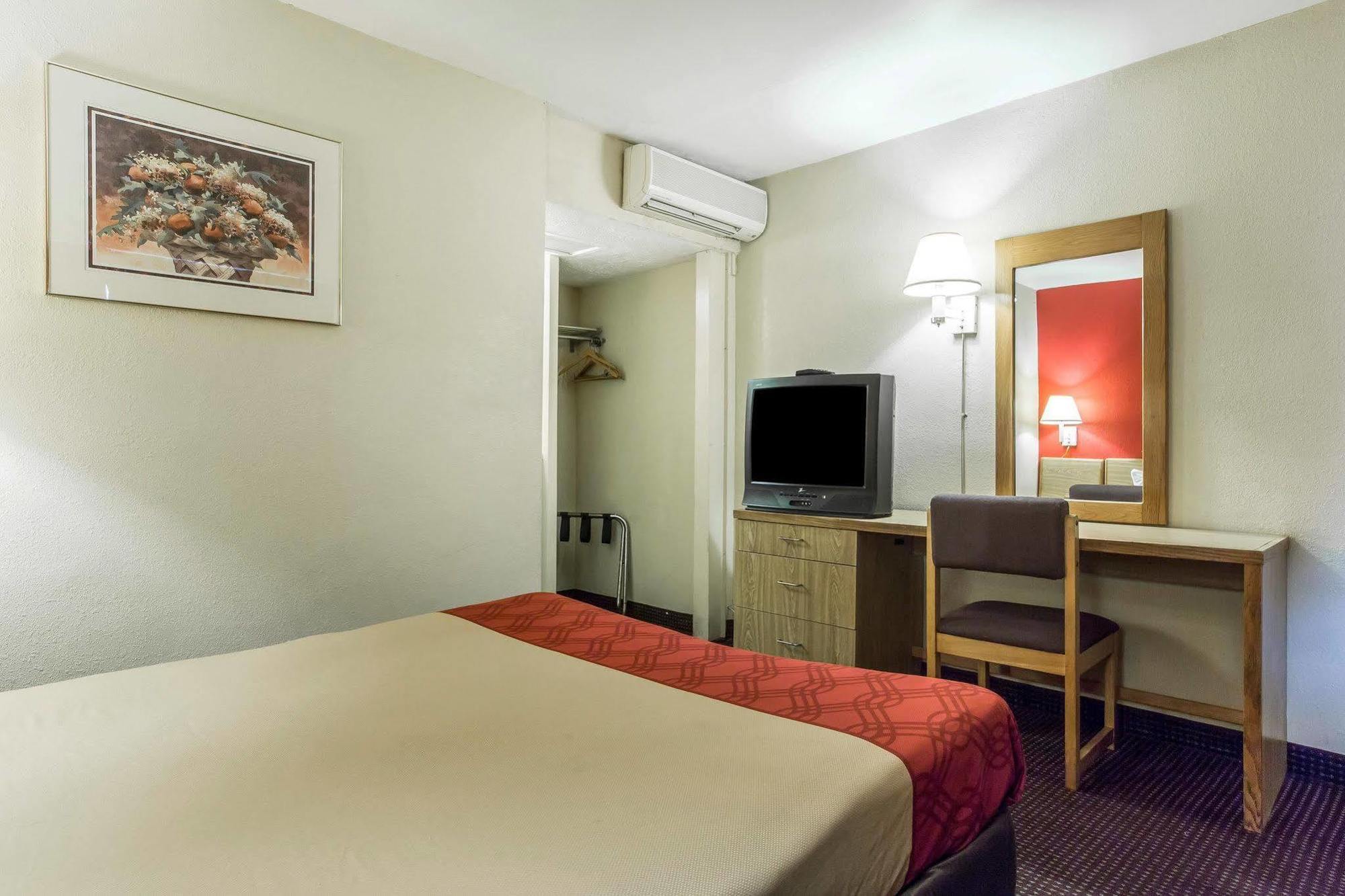 Lodge Econo *